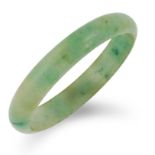 JADE BANGLE set with a single piece of polished jade, 5cm inner diameter, 22.9g.