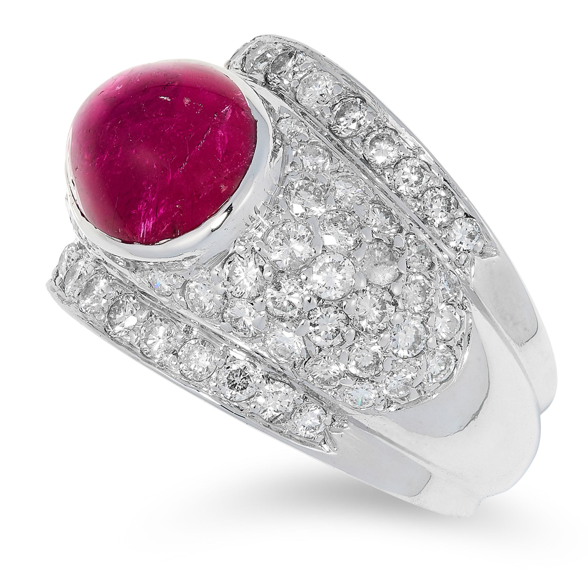 A PINK TOURMALINE AND DIAMOND RING set with an oval cut pink tourmaline in a surround of round cut - Bild 2 aus 2