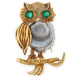 A NOVELTY GEMSET OWL BROOCH set with two round cut green gemstones and an agate druzy, 4.5cm, 14.1g.