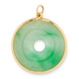 JADE DISC PENDANT the disc set in a gold border, 3 cm, 3.7g.