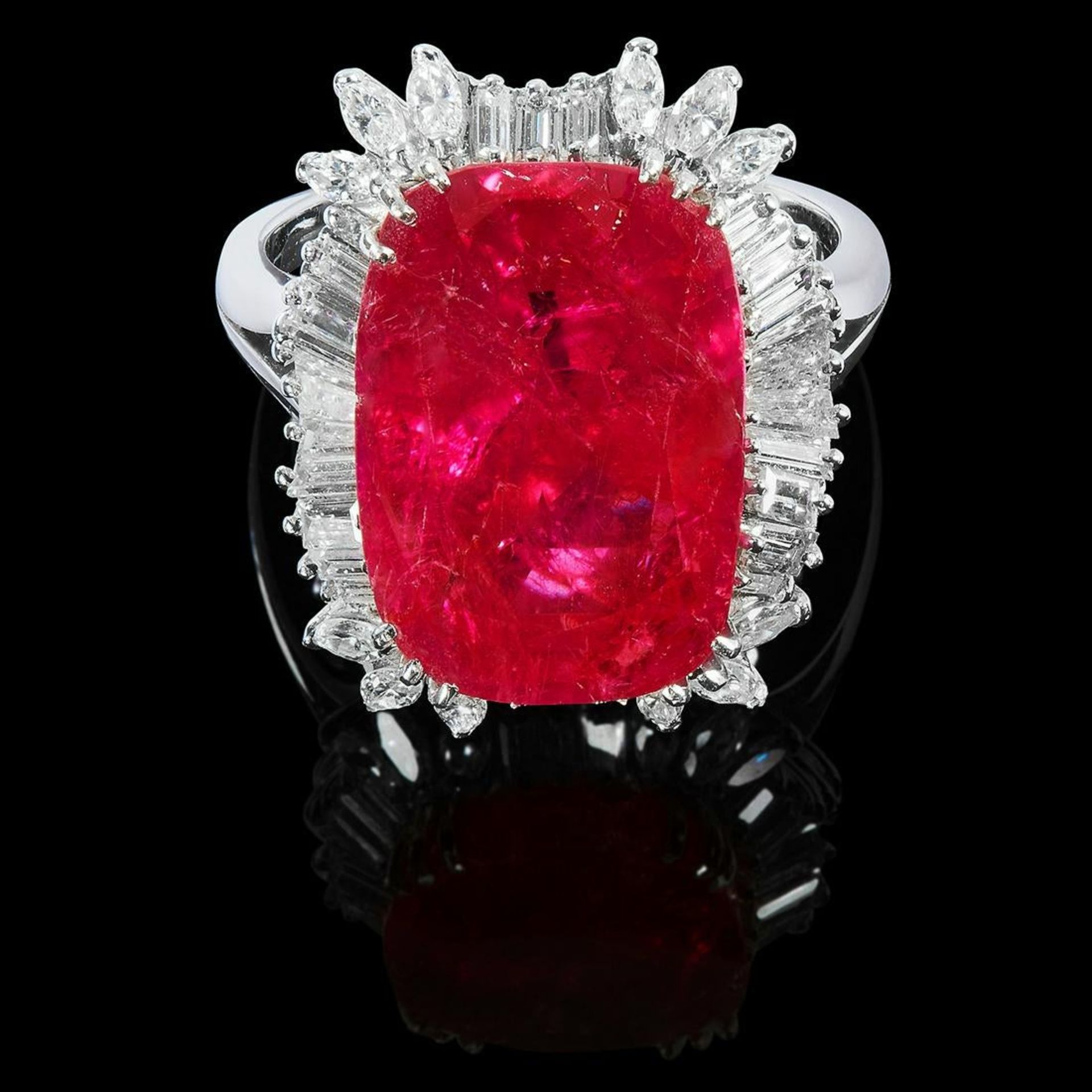 A BURMA NO HEAT RUBY AND DIAMOND RING set with a cushion cut ruby of 14.67 carats encircled by a - Bild 3 aus 5