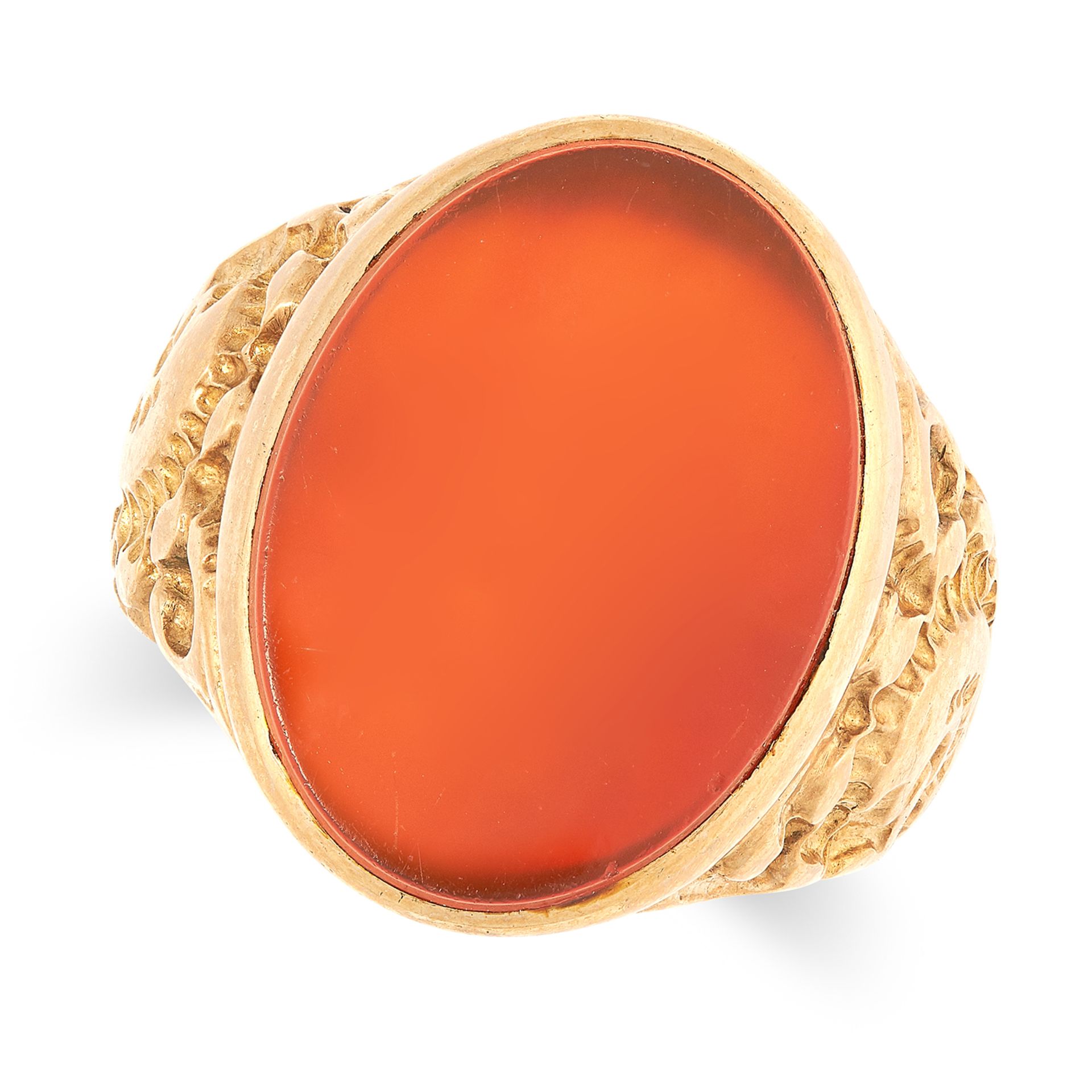 A GENTLEMAN'S CARNELIAN SIGNET RING set with a polished piece of carnelian, size Q / 8.5, 8.2g.