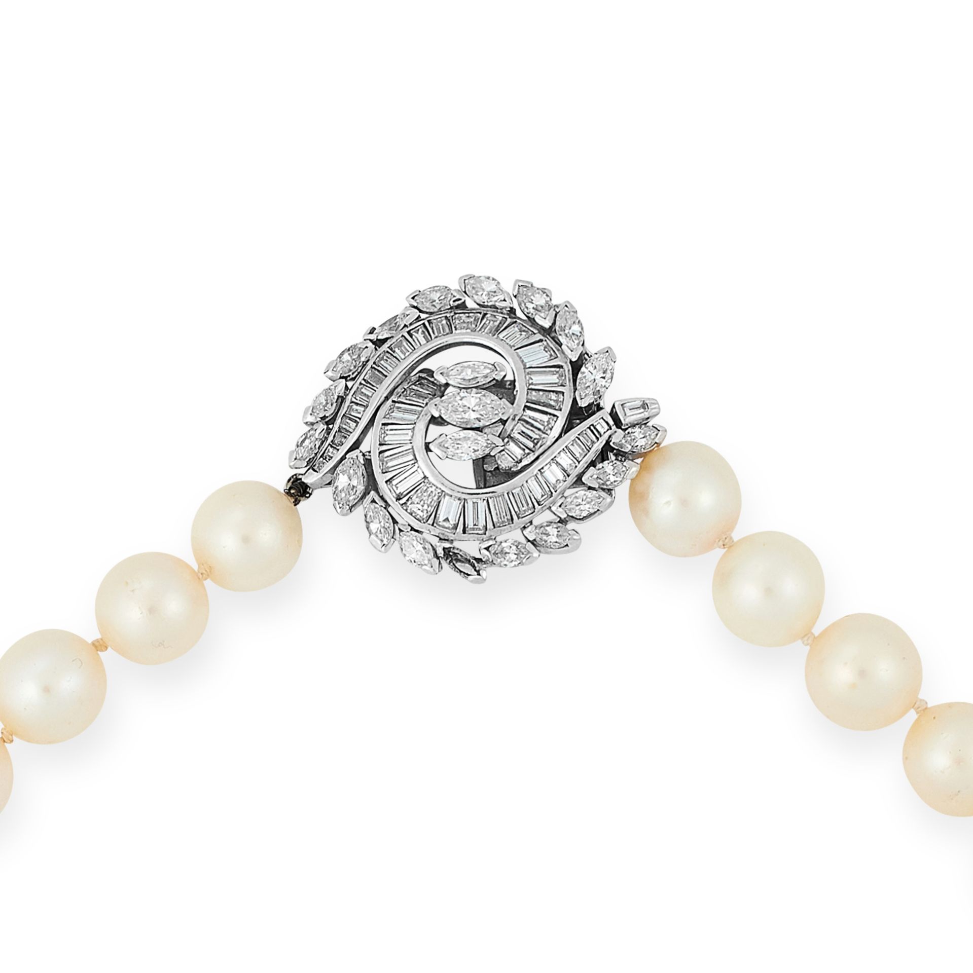 A CULTURED PEARL AND DIAMOND NECKLACE comprising of a single row of pearls ranging 9.3-10.5mm, - Bild 2 aus 2