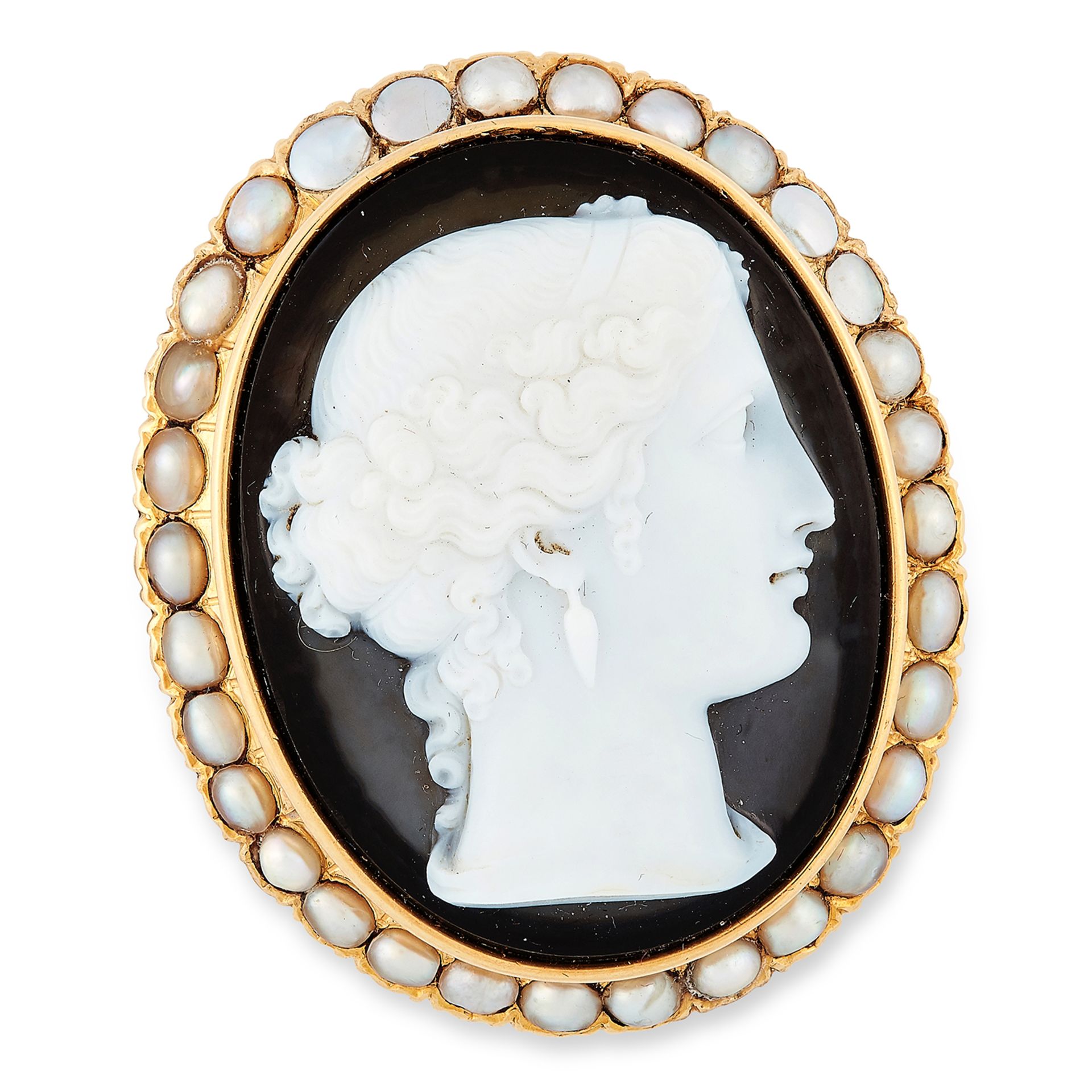 ANTIQUE CARVED CAMEO AND PEARL BROOCH comprising of a carved cameo in pearl border, 4.2cm, 22.6g.