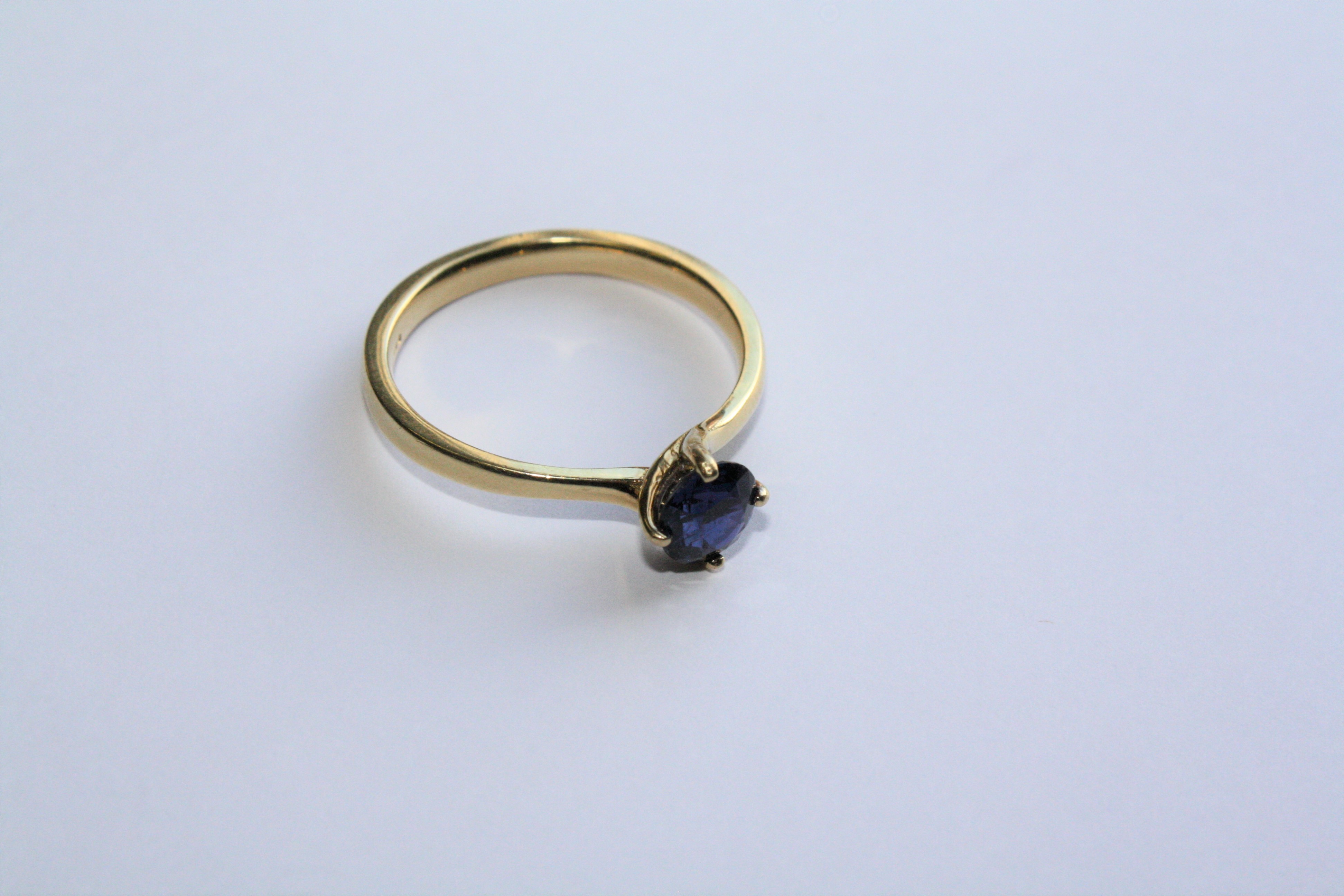 AN 18CT YELLOW GOLD AND SAPPHIRE RING - Image 3 of 3