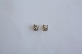 A PAIR OF 18CT YELLOW GOLD AND DIAMOND STUD EARRINGS