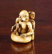 A JAPANESE IVORY NETSUKE