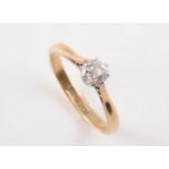 AN 18CT YELLOW GOLD, PLATINUM AND DIAMOND RING