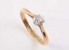 AN 18CT YELLOW GOLD, PLATINUM AND DIAMOND RING