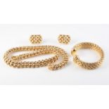 AN 18CT YELLOW GOLD NECKLACE CHAIN, BANGLE AND EARRING SET