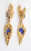 A PAIR OF YELLOW GOLD AND LAPIS LAZULI EARRINGS BY CHAUMET