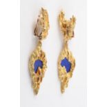 A PAIR OF YELLOW GOLD AND LAPIS LAZULI EARRINGS BY CHAUMET