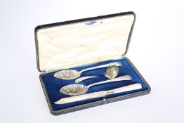 AN EDWARDIAN CASED SILVER BERRY AND DESSERT SERVICE