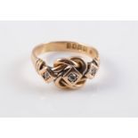 AN EDWARDIAN 18 CARAT GOLD KNOTWORK RING