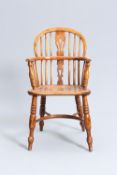 AN EARLY 19TH CENTURY ELM AND OAK CHILD'S WINDSOR CHAIR