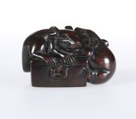 A JAPANESE CARVED WOODEN NETSUKE