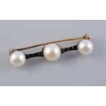 A CULTURED PEARL AND SAPPHIRE BROOCH