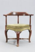 A MID 18TH CENTURY PROVINCIAL ELM CORNER CHAIR