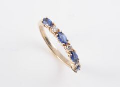 A 9CT YELLOW GOLD, SAPPHIRE AND DIAMOND RING
