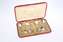 A SET OF SIX EDWARDIAN SILVER TEASPOONS AND A PAIR OF SUGAR TONGS