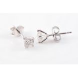 A PAIR OF 18CT WHITE GOLD AND DIAMOND EAR STUDS