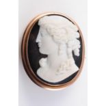 A MID VICTORIAN CAMEO BROOCH