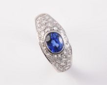 AN 18CT WHITE GOLD, SAPPHIRE AND DIAMOND RING