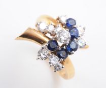 AN 18CT YELLOW GOLD, SAPPHIRE AND DIAMOND RING