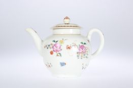 A WORCESTER PORCELAIN TEAPOT, CIRCA 1765-70