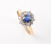 AN 18CT YELLOW GOLD, SAPPHIRE AND DIAMOND CLUSTER RING