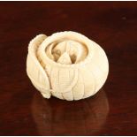 A JAPANESE IVORY NETSUKE