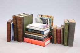 A COLLECTION OF ART AND ANTIQUES REFERENCE BOOKS