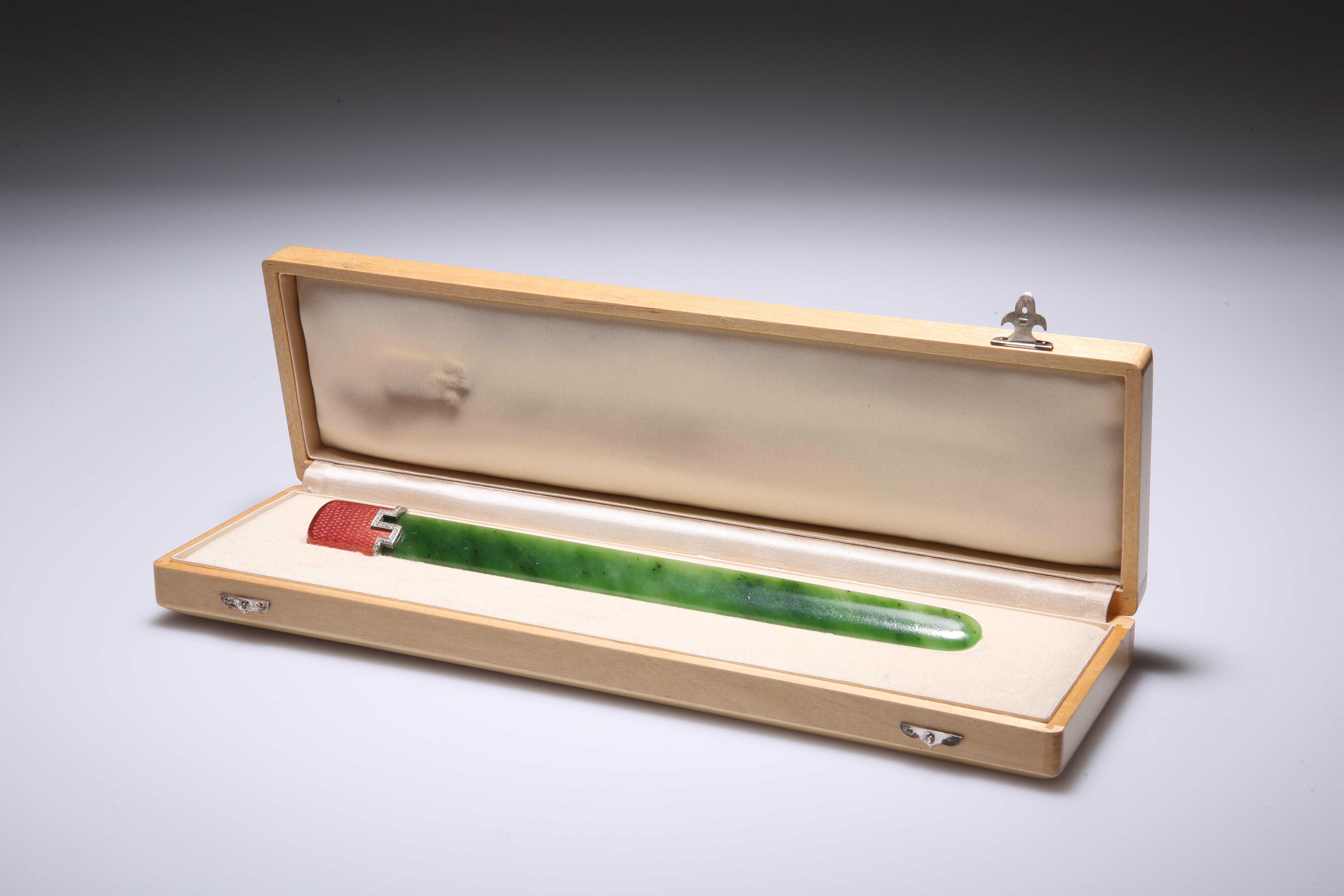 A JADEITE AND ENAMEL PAPER KNIFE, IN THE FABERGE STYLE, 20TH CENTURY