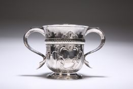 A GEORGE III SILVER PORRINGER, BY THOMAS WALLIS, LONDON, 1770