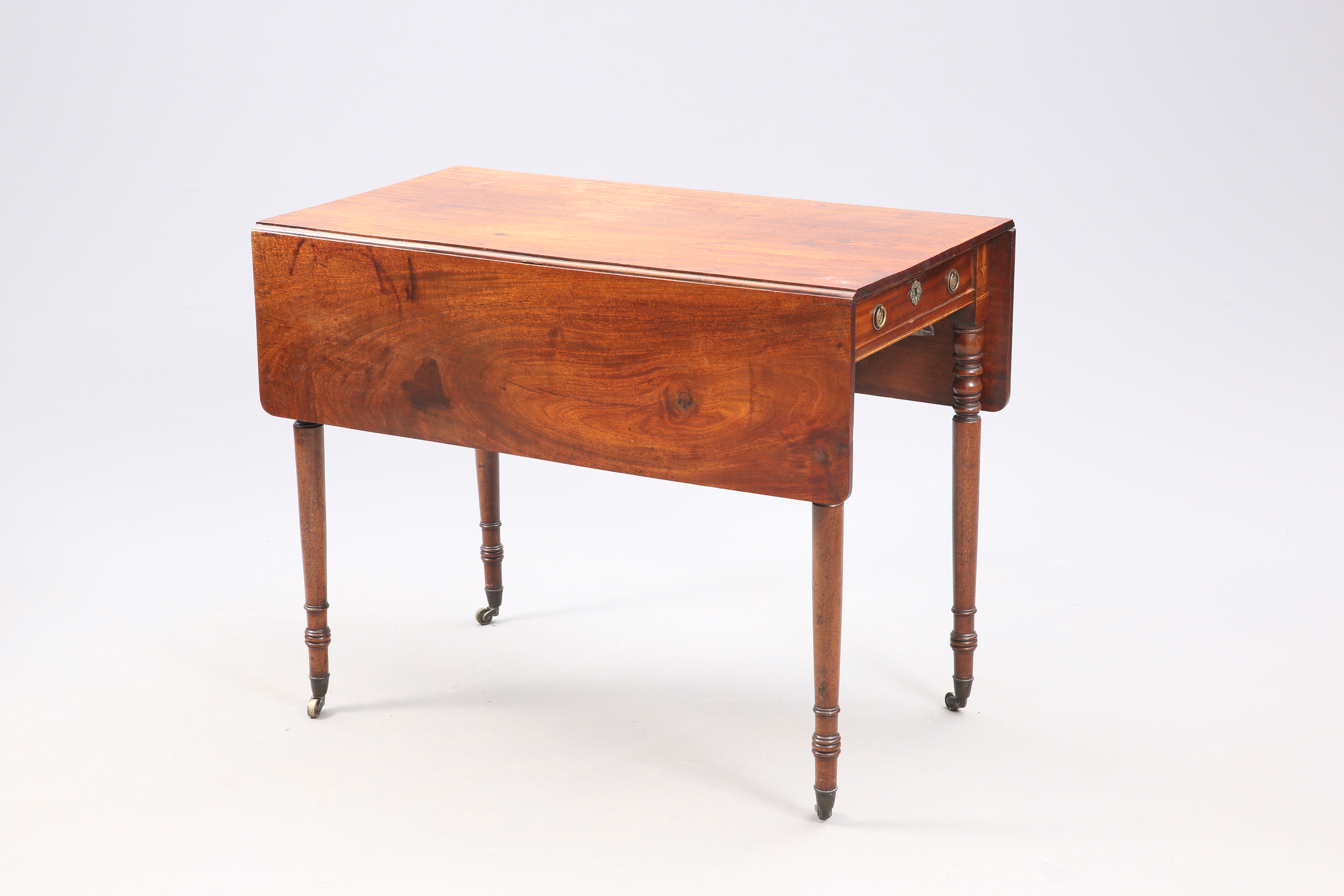 AN EARLY 19TH CENTURY MAHOGANY PEMBROKE TABLE