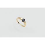 A SAPPHIRE, DIAMOND AND YELLOW GOLD RING