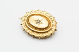 A MID VICTORIAN 9CT YELLOW GOLD AND SEED PEARL BROOCH