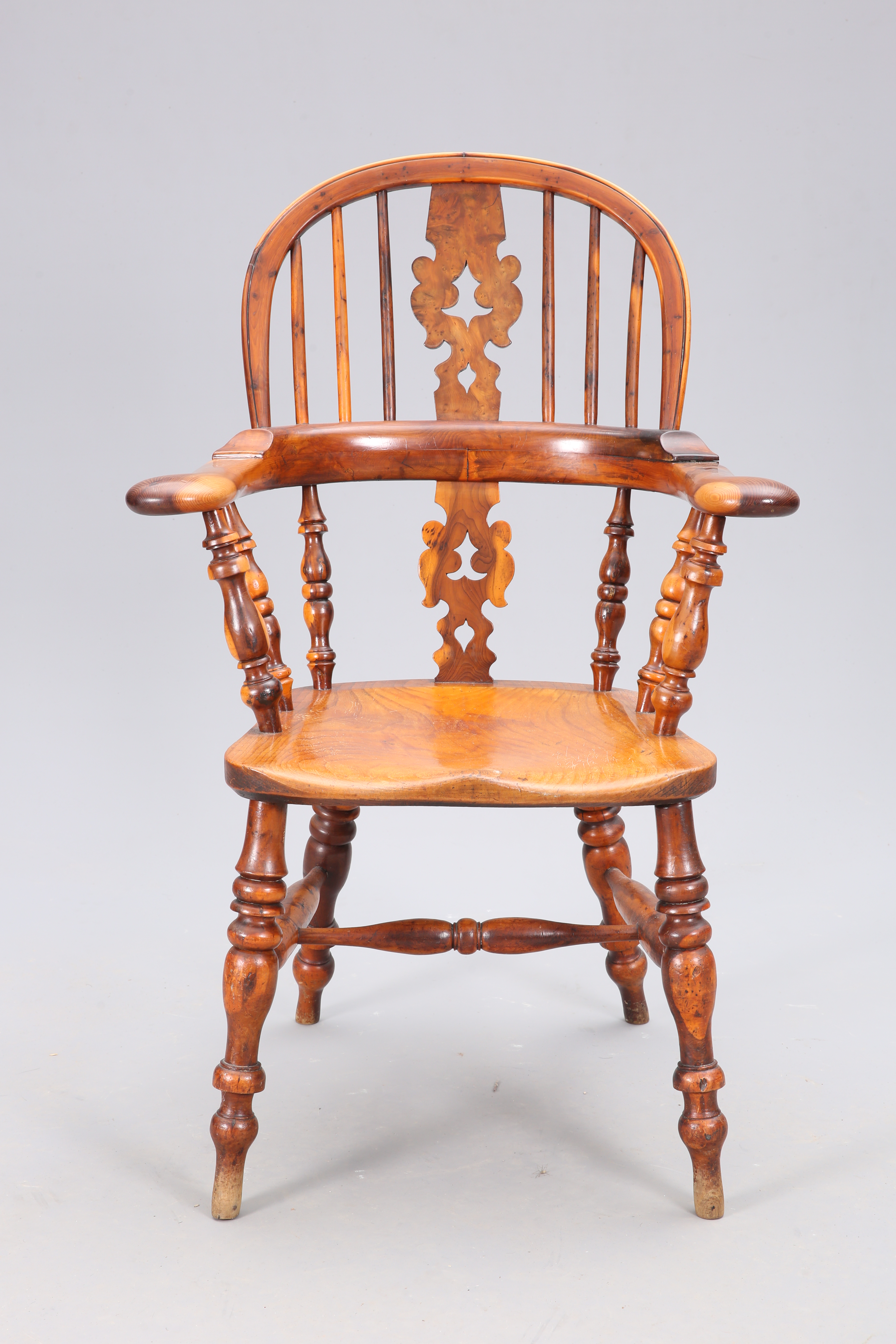 A YEW WOOD WINDSOR ARMCHAIR, 19TH CENTURY