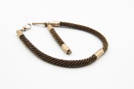 A HORSE HAIR AND 9CT YELLOW GOLD CHAIN