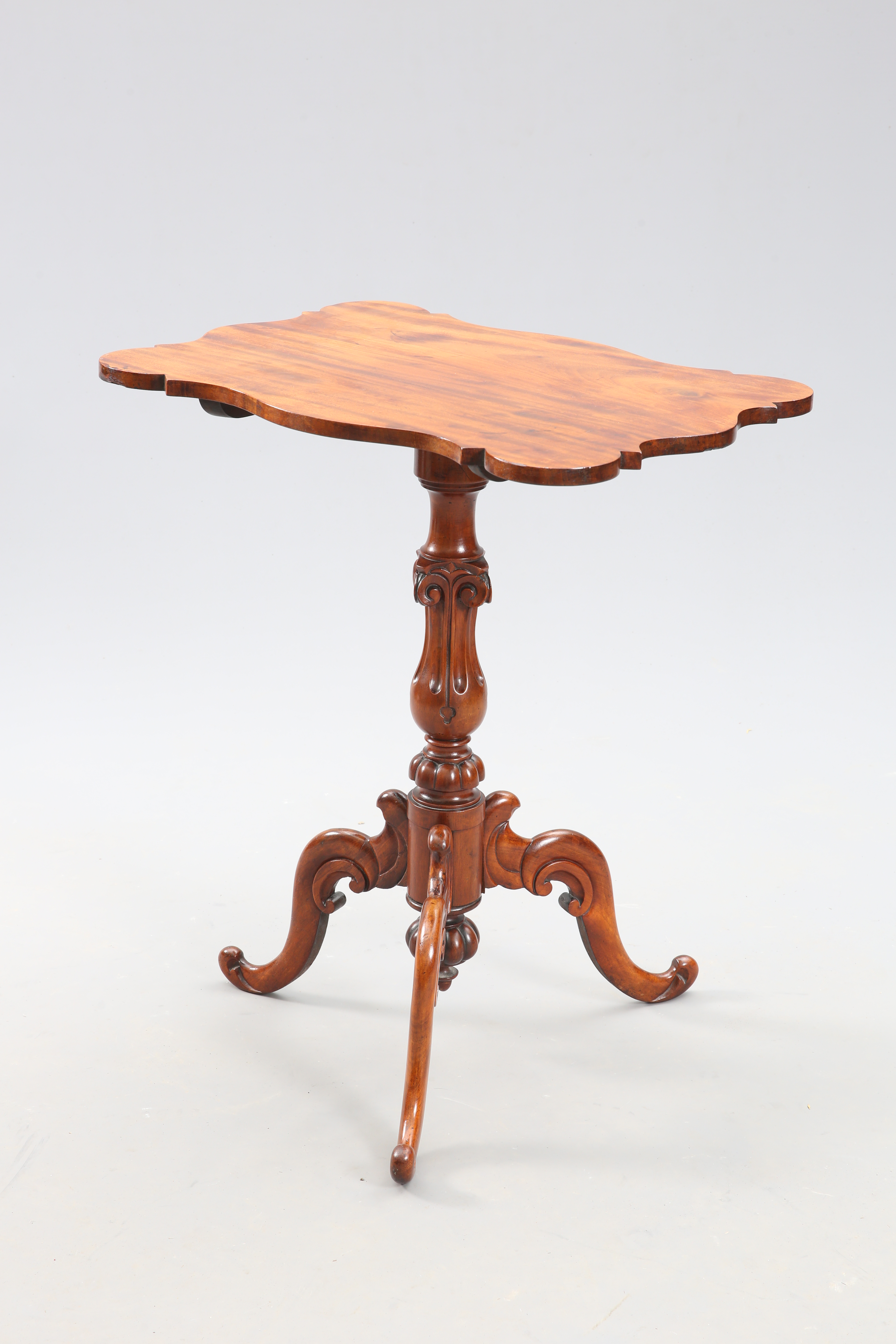 A VICTORIAN MAHOGANY TRIPOD TABLE, CIRCA 1860-80