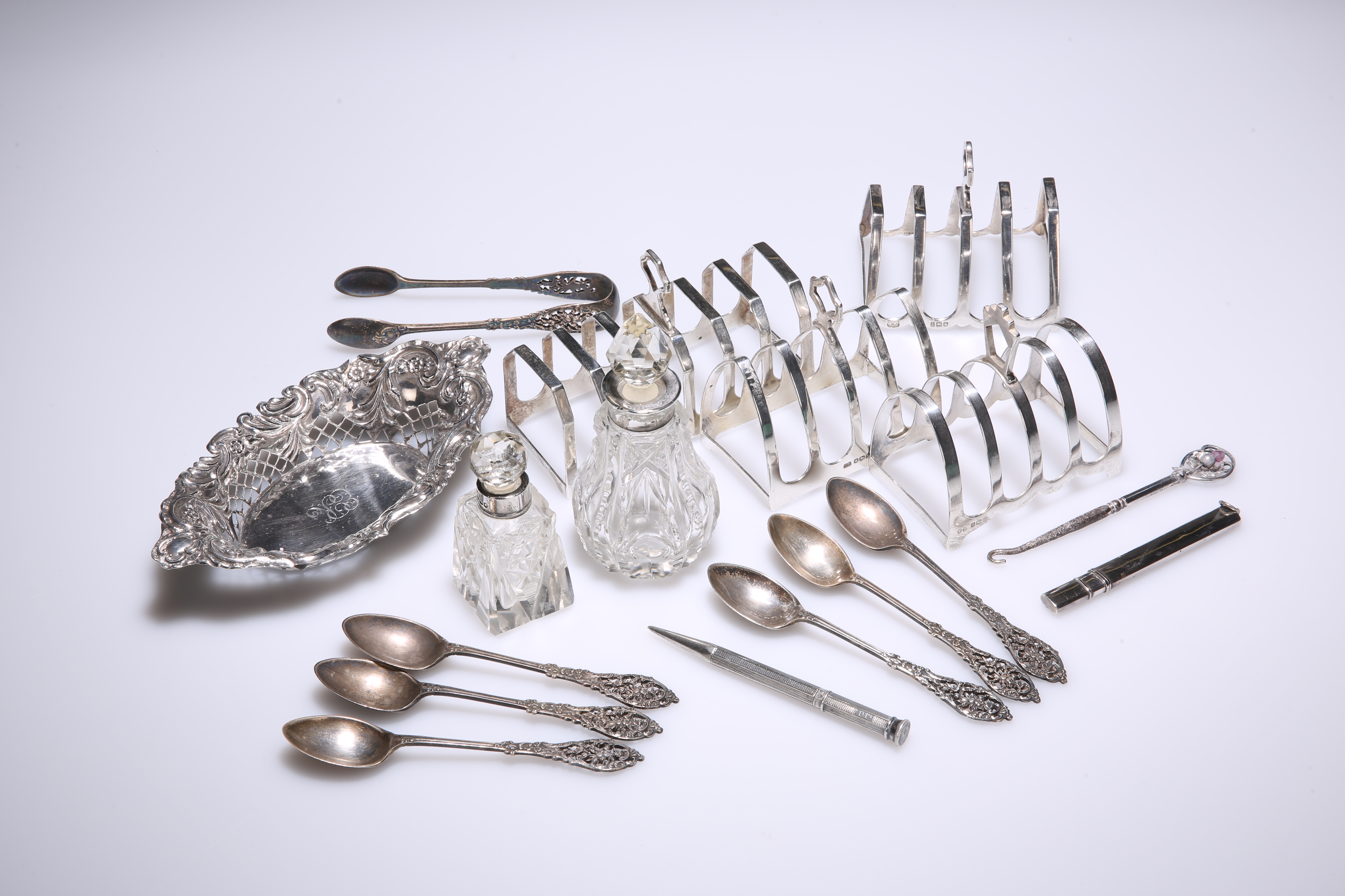 A GROUP OF SILVER ITEMS