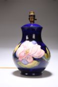 A MOORCROFT POTTERY TABLE LAMP