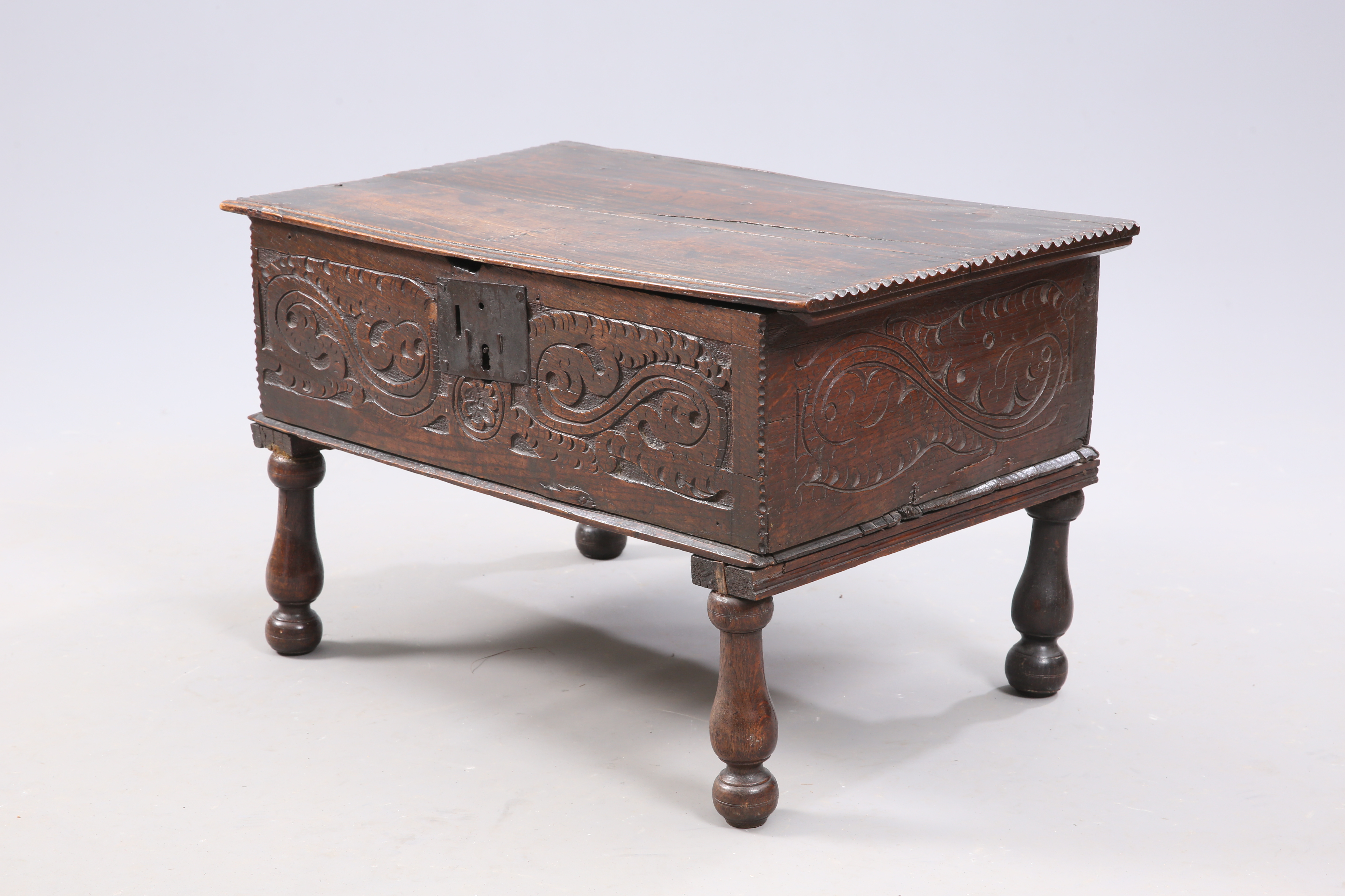 A 17TH CENTURY OAK BIBLE BOX