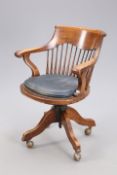 AN EARLY 20TH CENTURY OAK CAPTAINS CHAIR