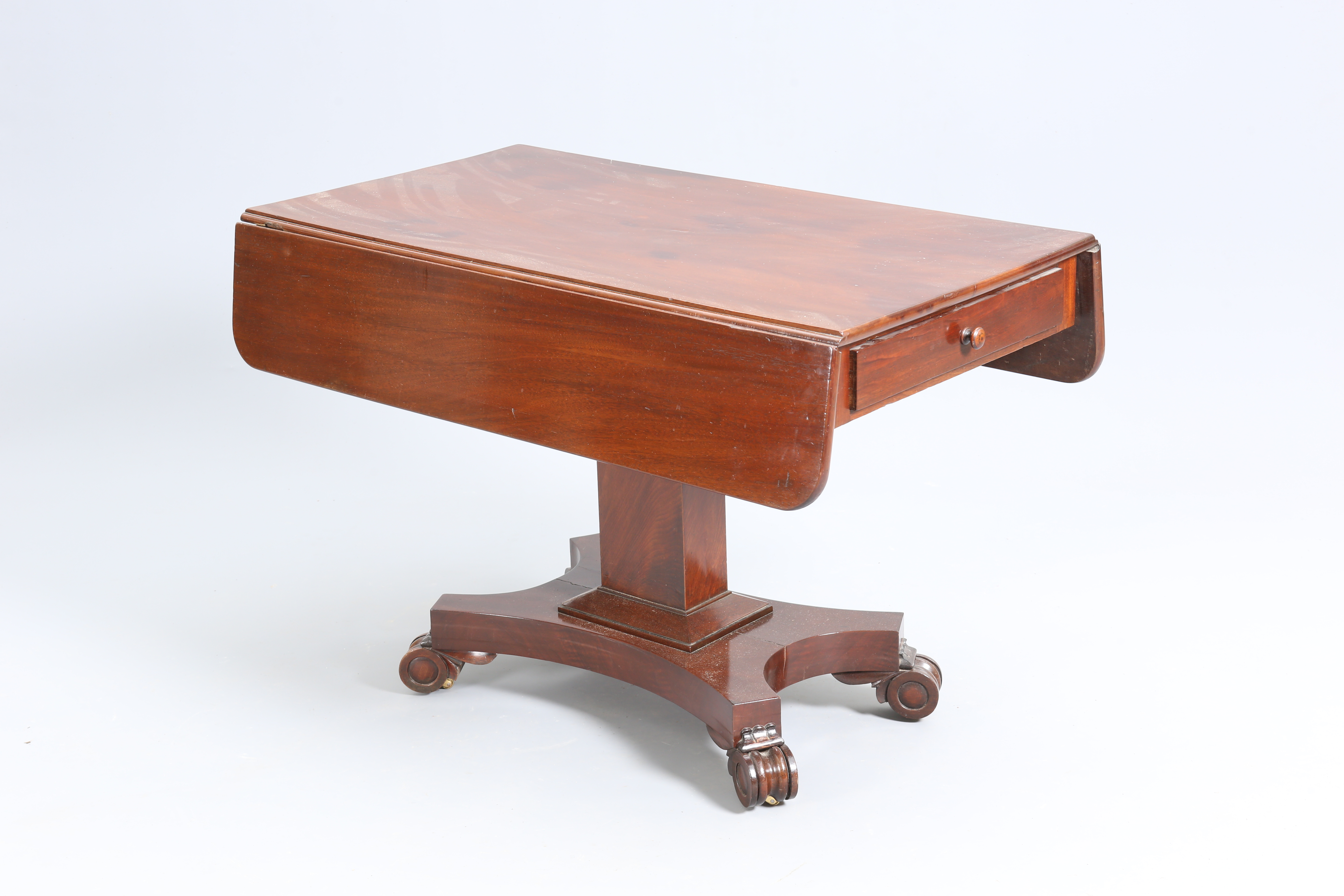 A 19TH CENTURY MAHOGANY DROPLEAF BREAKFAST TABLE