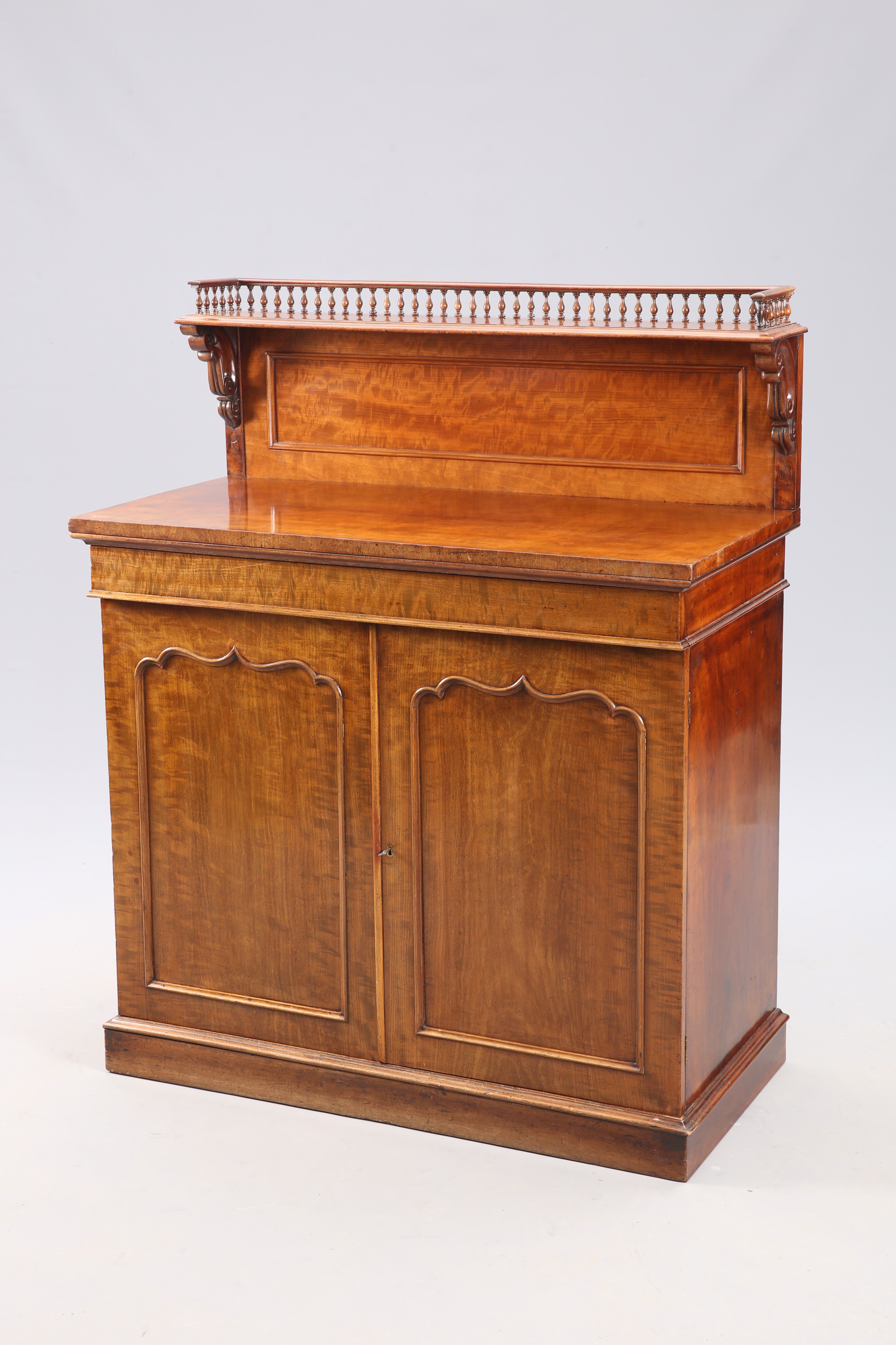 A SMALL WILLIAM IV MAHOGANY CHIFFONIER