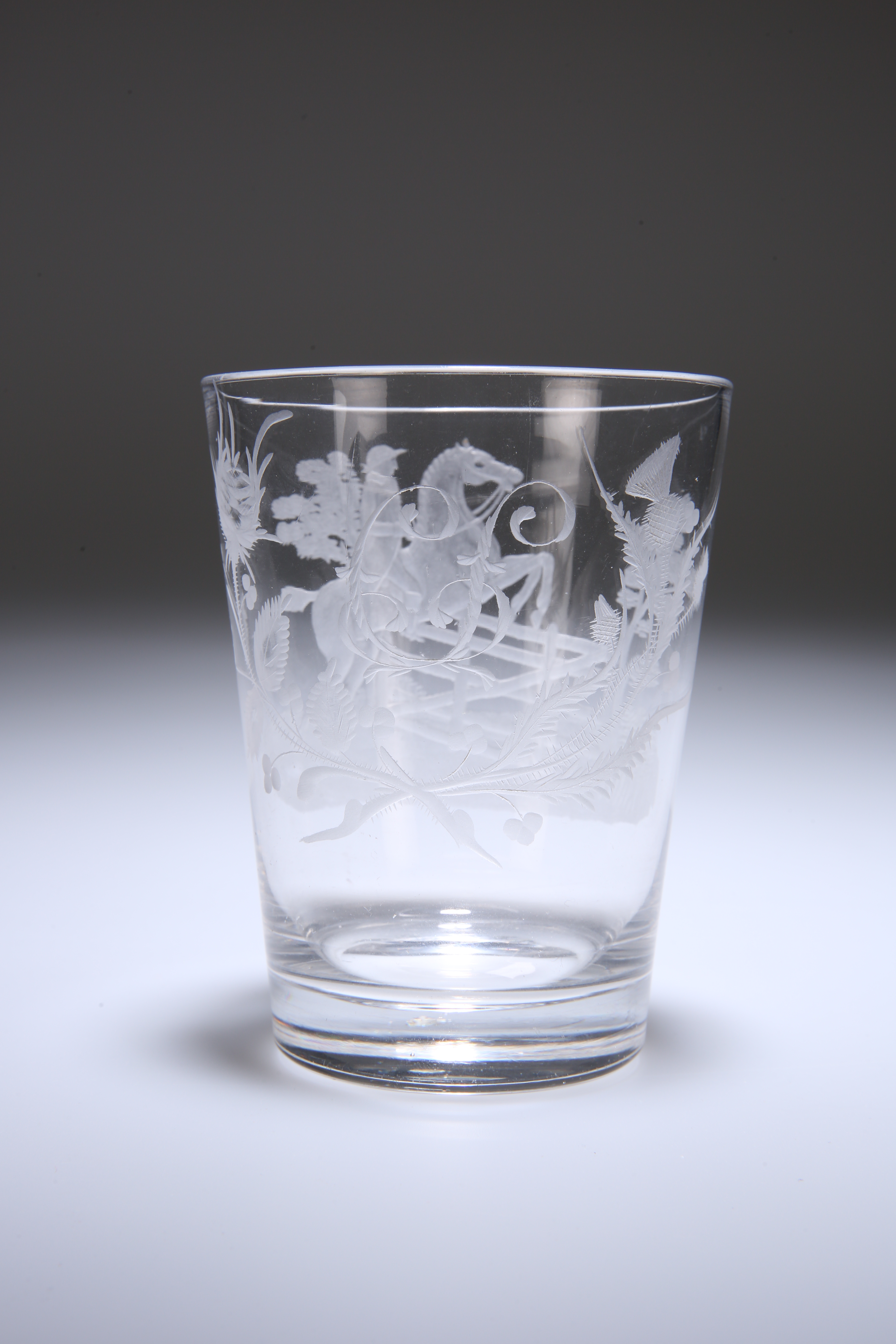 AN EARLY 19th CENTURY GLASS TUMBLER ENGRAVED WITH A HUNTSMAN - Image 2 of 2