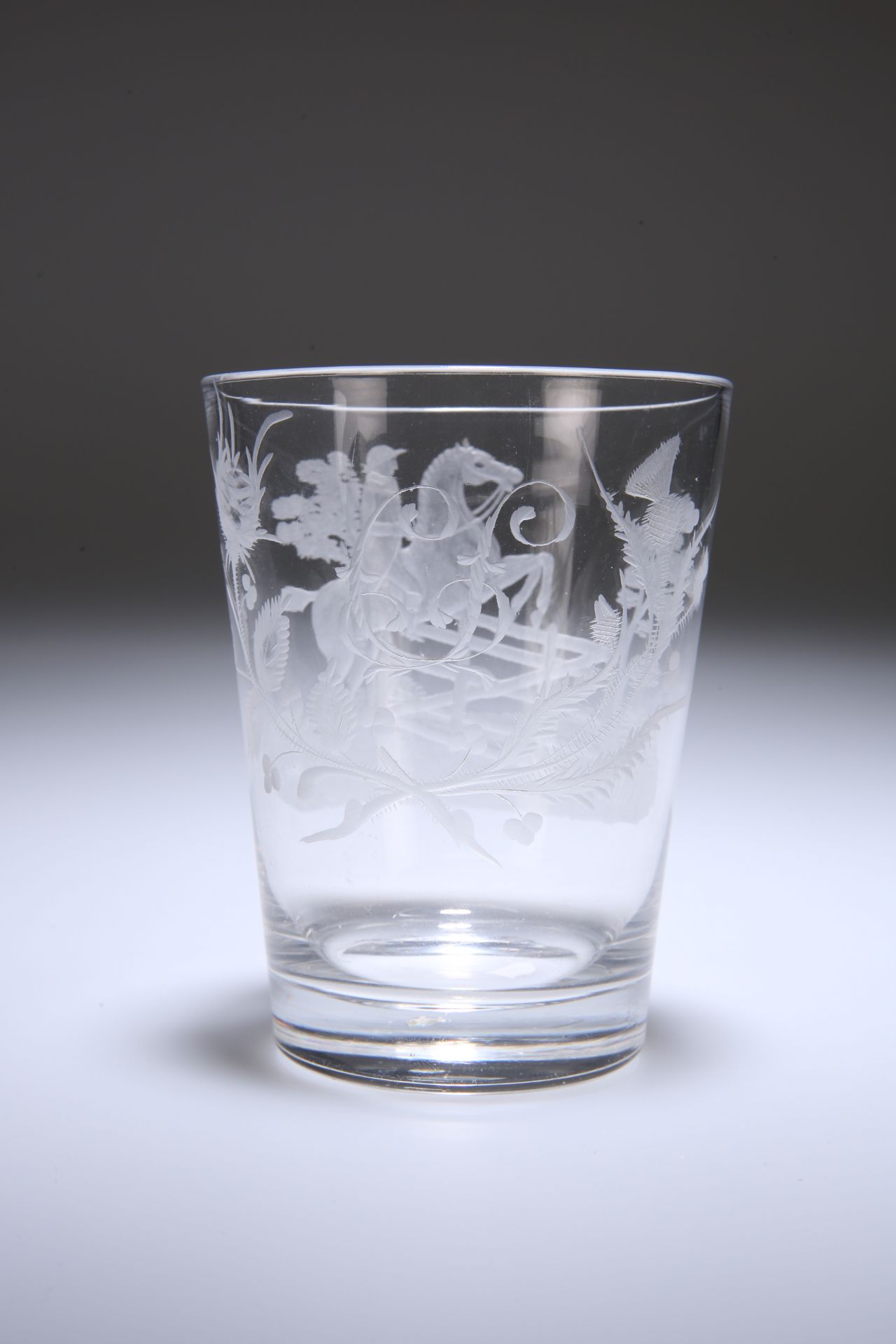 AN EARLY 19th CENTURY GLASS TUMBLER ENGRAVED WITH A HUNTSMAN - Image 2 of 2