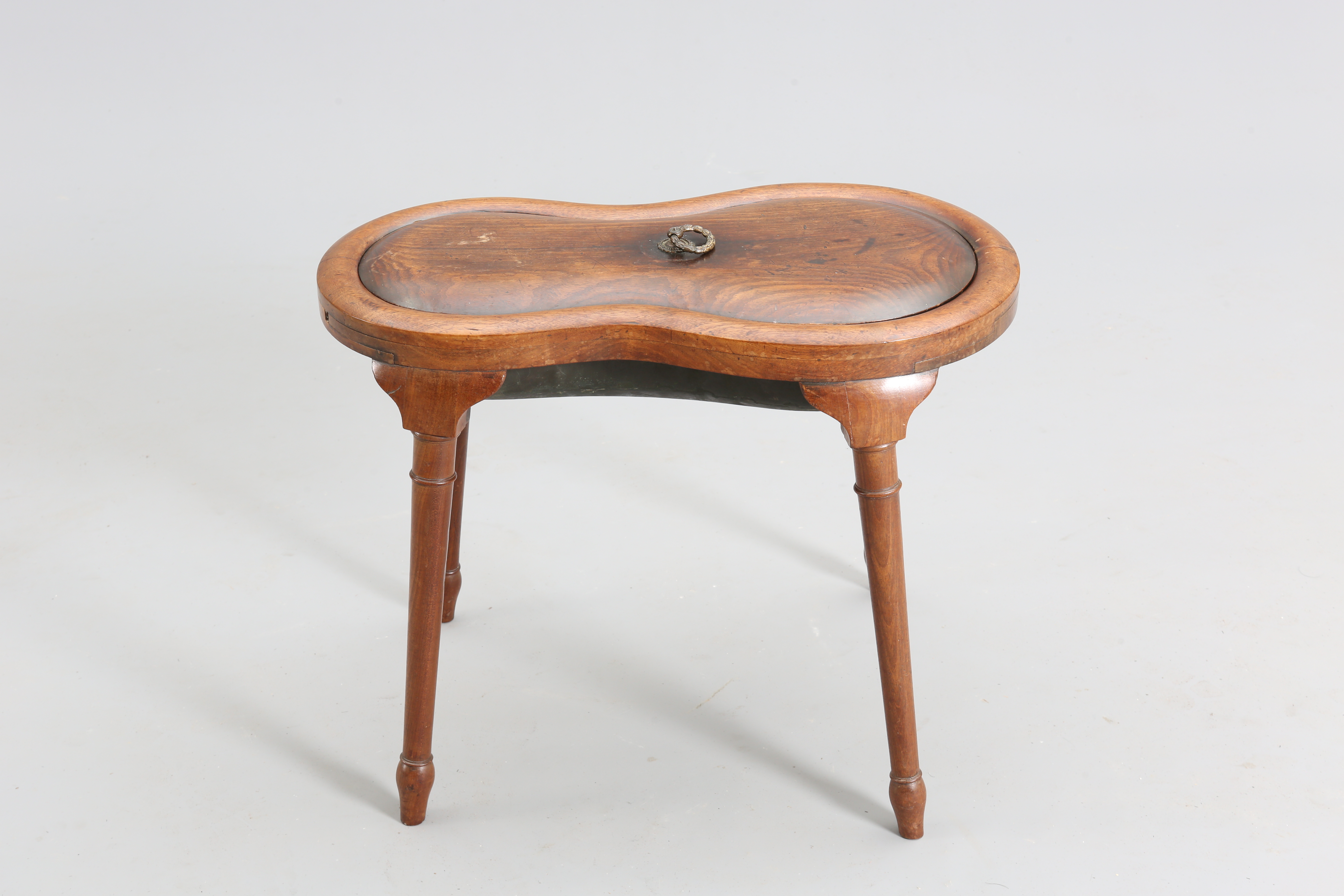 AN EARLY 19TH CENTURY MAHOGANY BIDET - Bild 2 aus 2