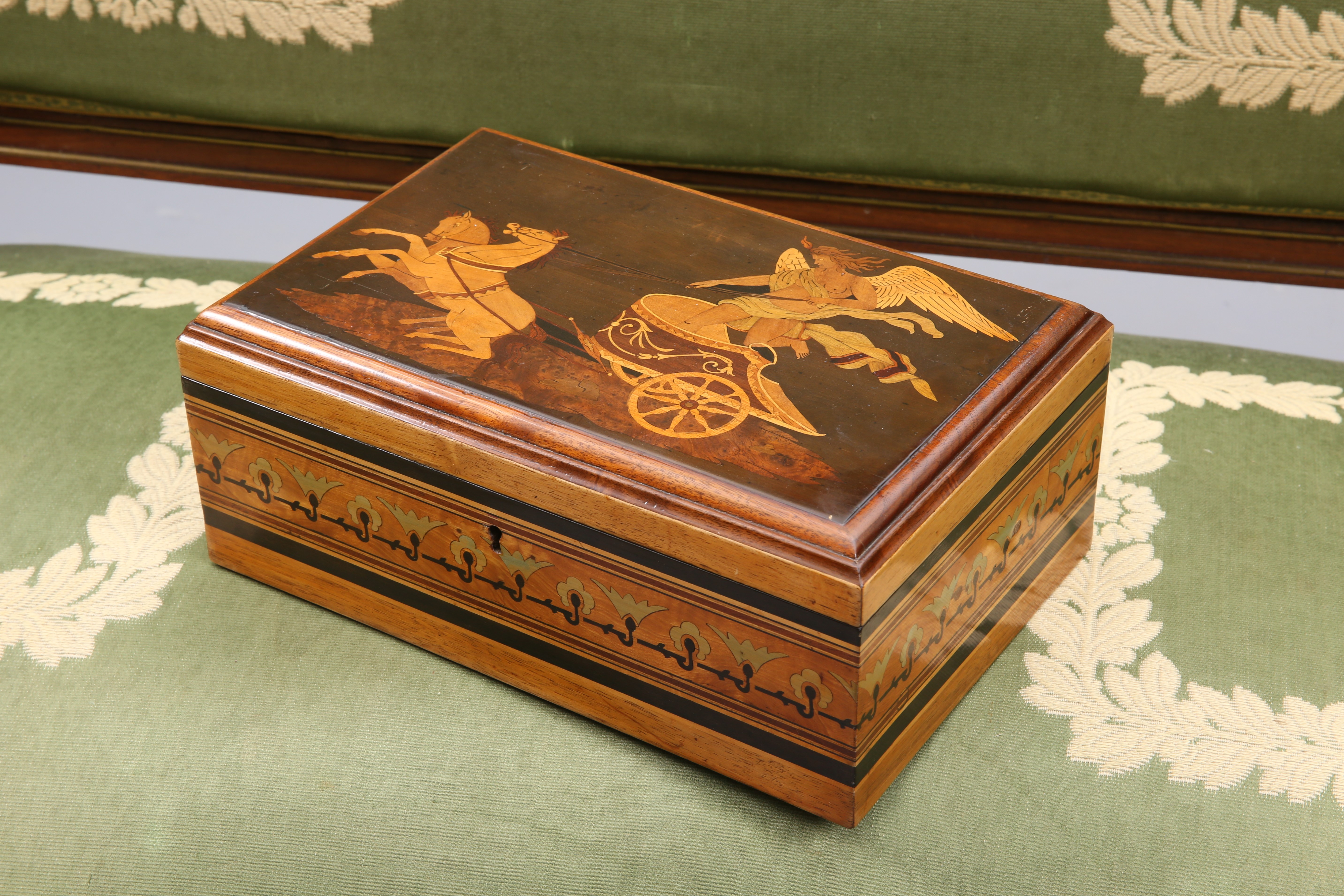 A FINE SORRENTO WARE JEWELLERY BOX